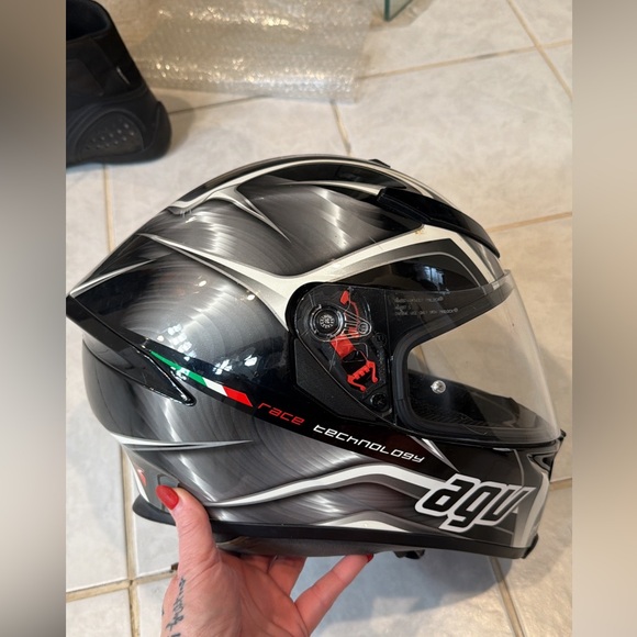 Motorcycle Helmet Black and Silver Motorcycle Helmet - Picture 3 of 8